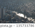 スカイツリーから見た隅田川に架かる勝鬨橋 135733786