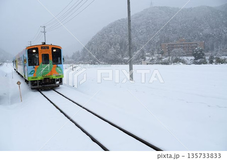 雪景色の中の樽見鉄道 雪景色の中の樽見鉄道 135733833