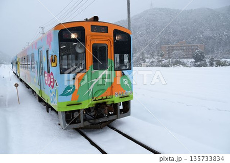 雪景色の中の樽見鉄道 雪景色の中の樽見鉄道 135733834