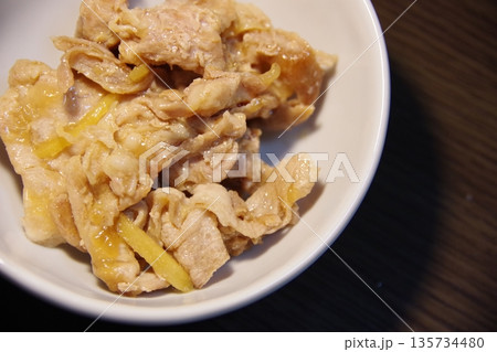 豚肉の生姜焼き 135734480