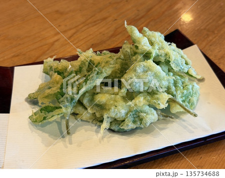 伊豆大島の郷土料理であるべっこう寿司と明日葉の天ぷら 伊豆大島の郷土料理であるべっこう寿司と明日葉の天ぷら 135734688