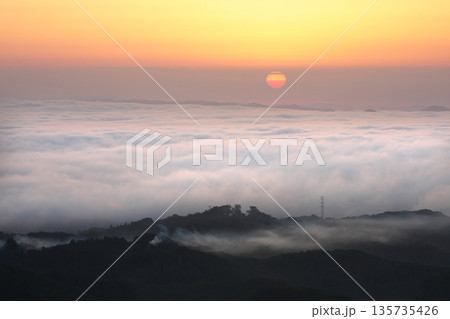 朝焼けと日の出と雲海464 135735426