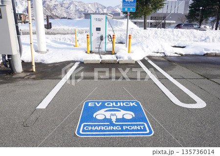 EV急速充電スタンドの表示05 EV急速充電スタンドの表示05 135736014