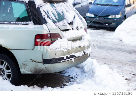 Snowy urban vehicle environment, Overcast winter morning scene with snow and vehicles present 135736180