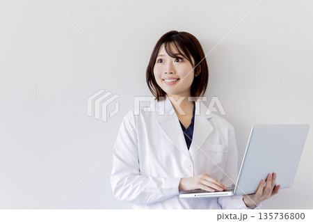 医療従事者 135736800