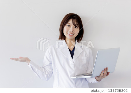 医療従事者 医療従事者 135736802