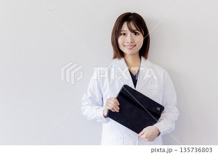 医療従事者 医療従事者 135736803