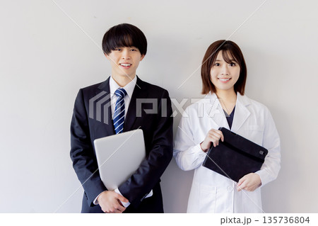 ビジネス　病院　医師　研究　MR 135736804