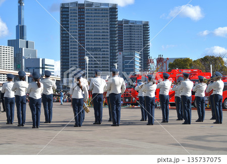 神戸市 消防出初式 消防音楽隊の行進 神戸市 消防出初式 消防音楽隊の行進 135737075