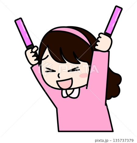 ペンライトを振って全力で応援するファンの女の子 135737379
