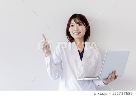 医療従事者 135737689