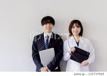 ビジネス　病院　医師　研究　MR 135737695