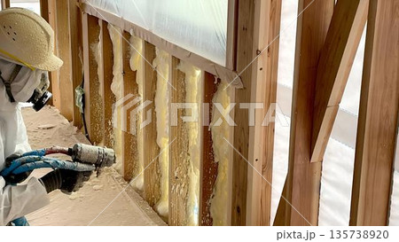 吹付現場 断熱 施工中 吹付現場 断熱 施工中 135738920