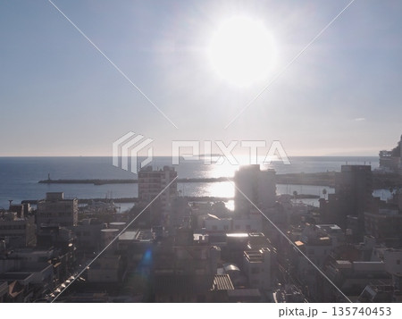 熱海の街の朝 熱海の街の朝 135740453