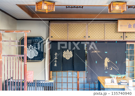 京菓子司　金谷正廣（幕末　安政三年創業）銘菓「真盛豆」別名：苔のむす豆と例えられた茶菓子 135740940