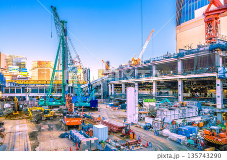 日本の東京都市景観銀座線の珍景と渋谷駅西口上空施設新築計画…。右奥にNTTドコ代々木ビル=1月23日 日本の東京都市景観銀座線の珍景と渋谷駅西口上空施設新築計画…。右奥にNTTドコ代々木ビル=1月23日 135743290