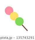串に刺さった三色団子のシンプルなイラスト 135743291