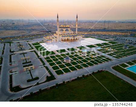 Aerial View of Sharjah Mosque at Sunset Showcasing Symmetrical Islamic Architecture 135744248