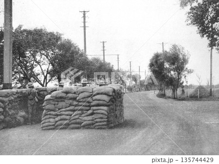 古写真 1937年 日中戦争中の上海 軍用路の防備 古写真 1937年 日中戦争中の上海 軍用路の防備 135744429
