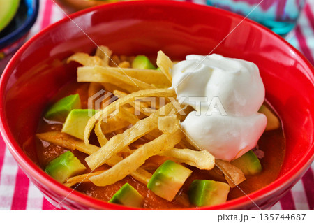 ソパ・デ・トルティージャ（ソパ・アステカ）（メキシコ料理） 135744687