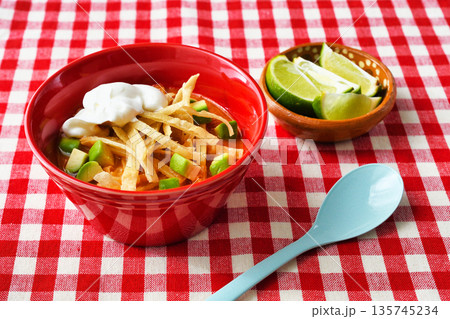 ソパ・デ・トルティージャ（ソパ・アステカ）（メキシコ料理） 135745234