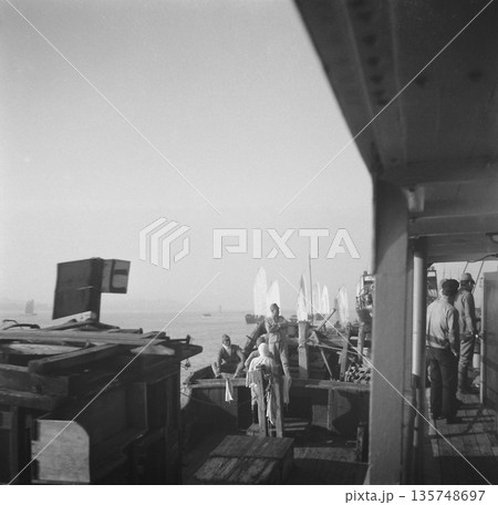 古写真　1940年　日中戦争中の中華民国　漢口市（現在の武漢市）の長江の船着き場 135748697