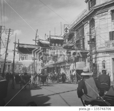 古写真　1940年　日中戦争中の中華民国　漢口市（現在の武漢市）の市街地 135748706