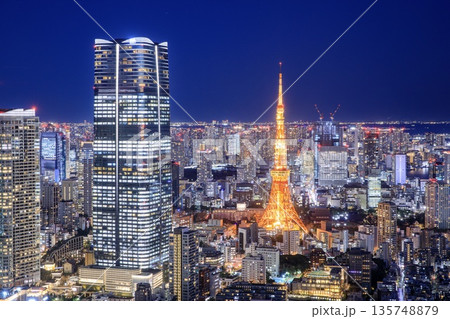 【夜景100選】東京都、六本木ヒルズ東京シティビューからの夜景(東京タワー方面) 【夜景100選】東京都、六本木ヒルズ東京シティビューからの夜景(東京タワー方面) 135748879