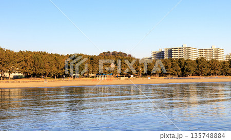 横浜市金沢区海の公園の冬 135748884