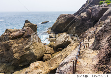 夏の三重県熊野市　世界遺産　鬼ヶ城 135748991
