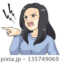 指を差すポーズで怒る女性のアニメ風イラスト 135749069