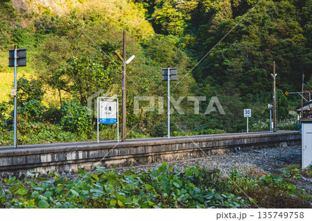 JR西日本　大糸線　小滝駅 135749758
