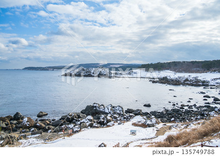 「青森県」雪景色の中須賀・種差海岸 八戸市 「青森県」雪景色の中須賀・種差海岸 八戸市 135749788
