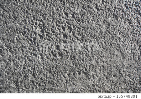 左官仕上のテクスチャ_レトログランジなコンクリート壁の背景素材 135749801