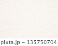 手漉き和紙の質感背景　テクスチャー　素材 135750704