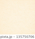 自然な風合いの生成り和紙テクスチャー背景　テクスチャー　素材 135750706