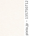手漉き和紙の質感背景　テクスチャー　素材 135750712