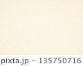 自然な風合いの生成り和紙テクスチャー背景　テクスチャー　素材 135750716