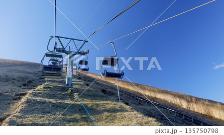 伊豆高原にある大室山のリフト（無人） 135750798