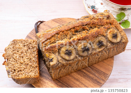 オートミールのバナナパウンドケーキ 135750823