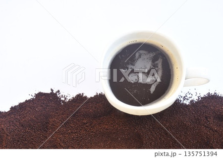 black hot coffee cup and ground isolated on white background black hot coffee cup and ground isolated on white background 135751394