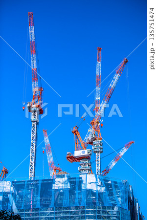日本の東京都市景観新風景。TOKYO TORCH 大手町にクレーン群。驚愕のタワーへ 135751474