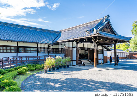 京都御苑 閑院宮邸跡収納展示館(公家の文化と京都御苑の歴史を紹介)四世襲親王家の一つ 京都御苑 閑院宮邸跡収納展示館(公家の文化と京都御苑の歴史を紹介)四世襲親王家の一つ 135751582