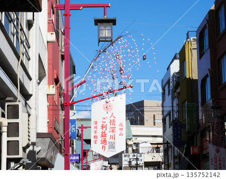 下町の商店街にある風景|深川不動堂 下町の商店街にある風景|深川不動堂 135752142