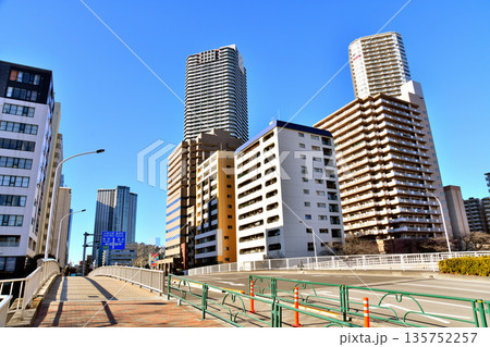 月島橋付近より勝どき駅方面を望む(東京都中央区)【2026.1】 135752257