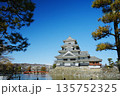青空に映える国宝松本城 135752325