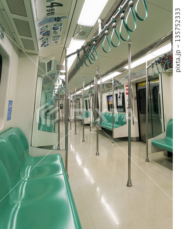 台湾・高雄捷運の車内 / Kaohsiung Metro, Taiwan 135752333