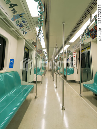 台湾・高雄捷運の車内 / Kaohsiung Metro, Taiwan 135752336