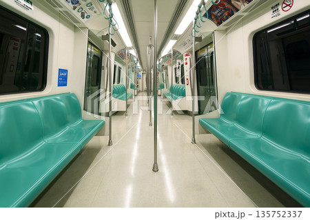 台湾・高雄捷運の車内 / Kaohsiung Metro, Taiwan 135752337