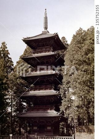 古写真　1962年　日光東照宮の五重塔 135752355